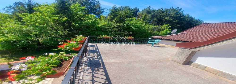 Дава се под наем Къща в с. Арбанаси, Област Велико Търново - 200 кв.м за 750 € - Снимка #1