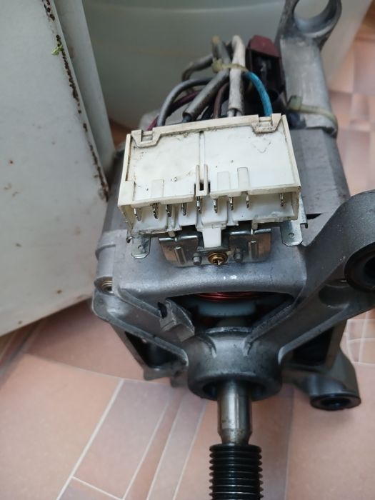 Продам пылесос  и  двигатель