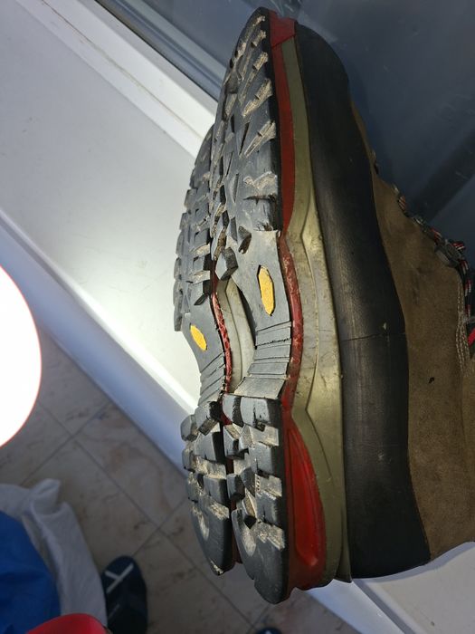 Vând bocanci Hanwag nr 45 cu Gore-tex