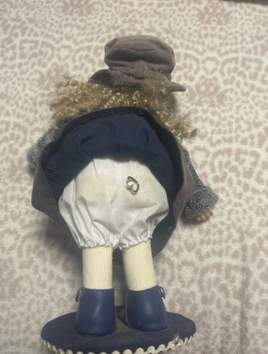 Papusa din portelen vintage cu cheita