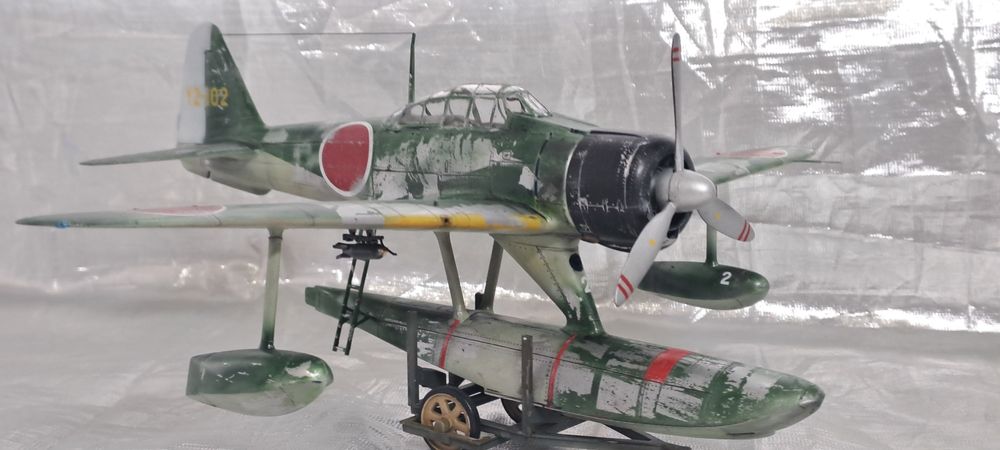 Сборная модель самолёта A6M2N Rufe.