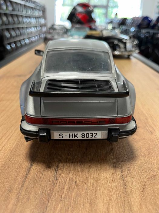 SUN STAR  колекционерски модел количка   PORSCHE 911 SC  1984г. 1:18