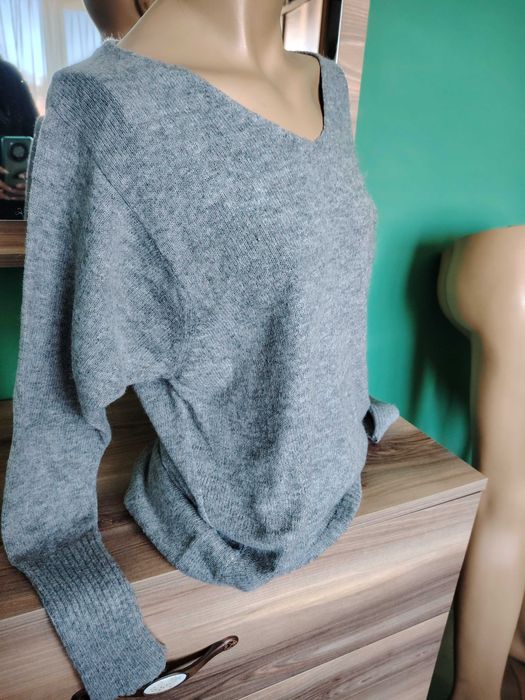Леки пуловери размер М и S