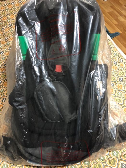 Продам автокресло новый