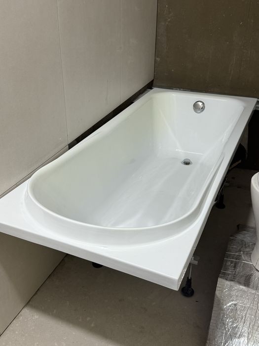 Акриловая ванна бренда ampm