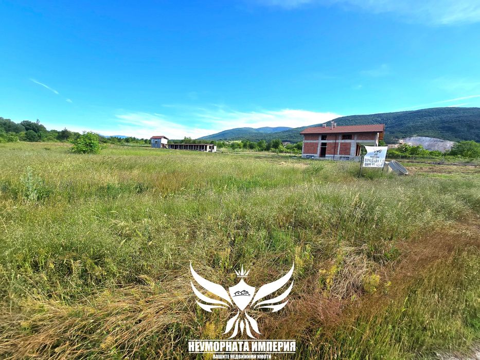 Продавам имот/парцел 1207кв.м. УПИ в село Мулдава на първа линия по асфалтов път