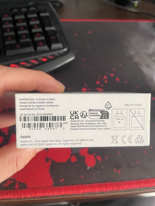 AirPods 4 active noise canceling