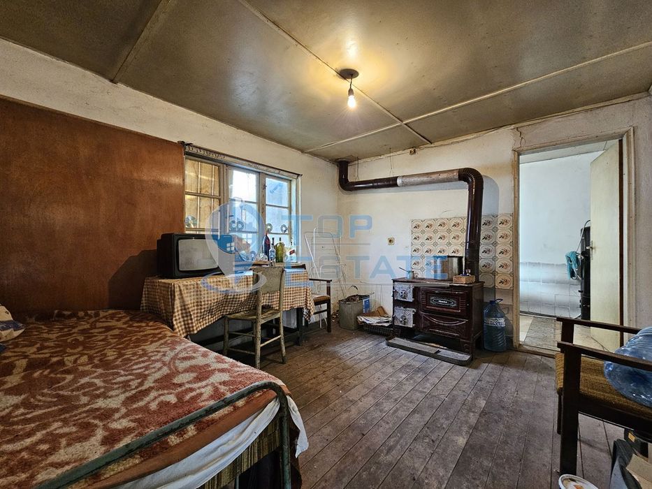 Къща с вътрешна тоалетна и частичен ремонт в село Ново градище, облас