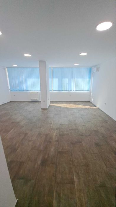 Дава се под наем Офис в Варна, Център - 132 кв.м за 1500 € - Снимка #3