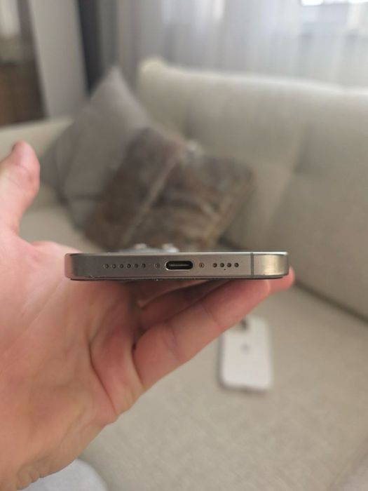 Iphone 15 Pro MAX -> 256 GB 88 batareya