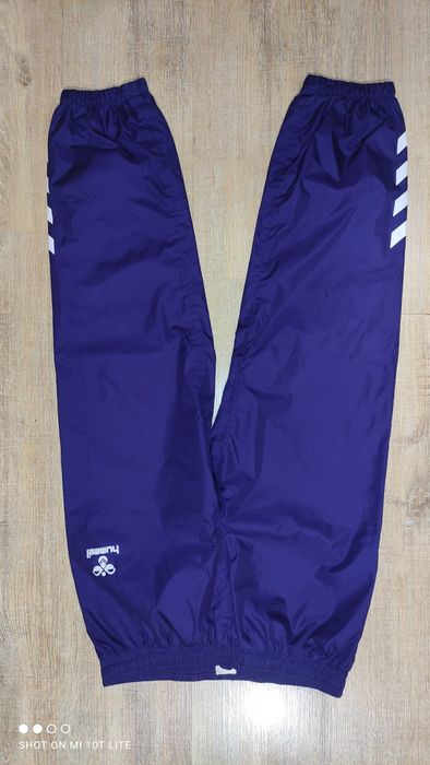 ново долнище на Hummel