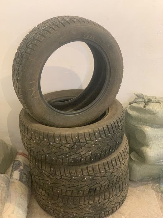 Продам комплект зимней  резины