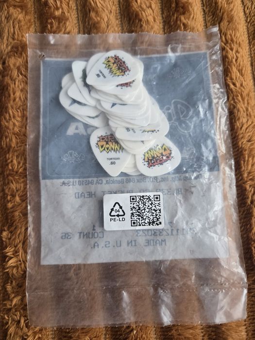Pene de chitară Jim Dunlop Nylon Stubby (modelul BL33R.60, grosime de 0.60 mm, pachet de 36 de bucăți).