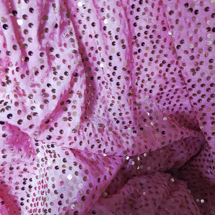 Material elegant cu paiete și mărgele – ideal pentru ținute de ocazie