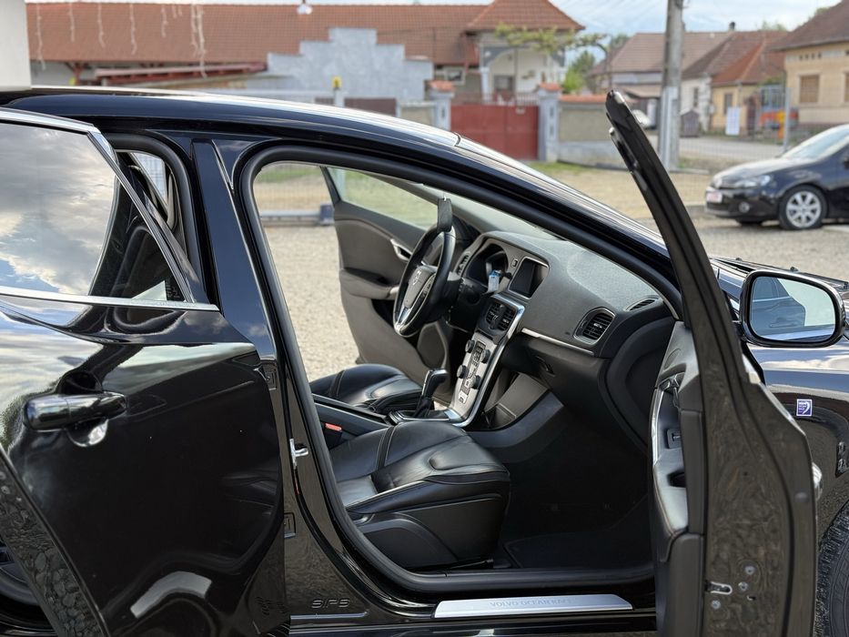 Volvo V40 12/2015 Euro 6 2.0 Manual SE POATE IN RATE