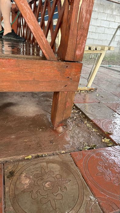 Топчан деревянный.