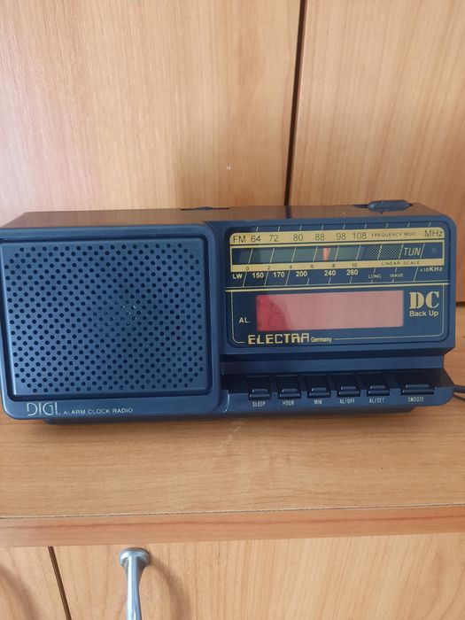 Radio cu ceas si alarma