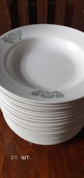 Продаю столовую посуду.