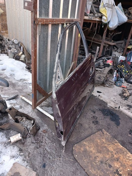 Дверь Тоета Карина Е хэтчбэк