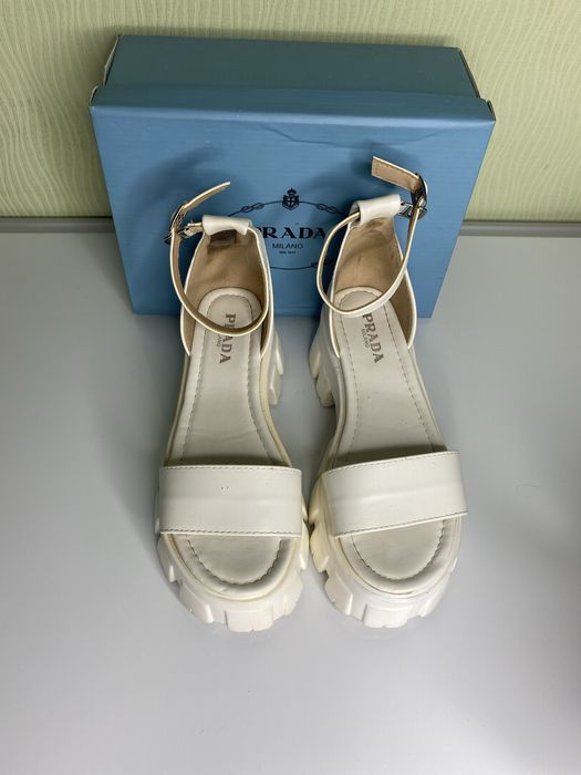 Женскик босоножки на платформе