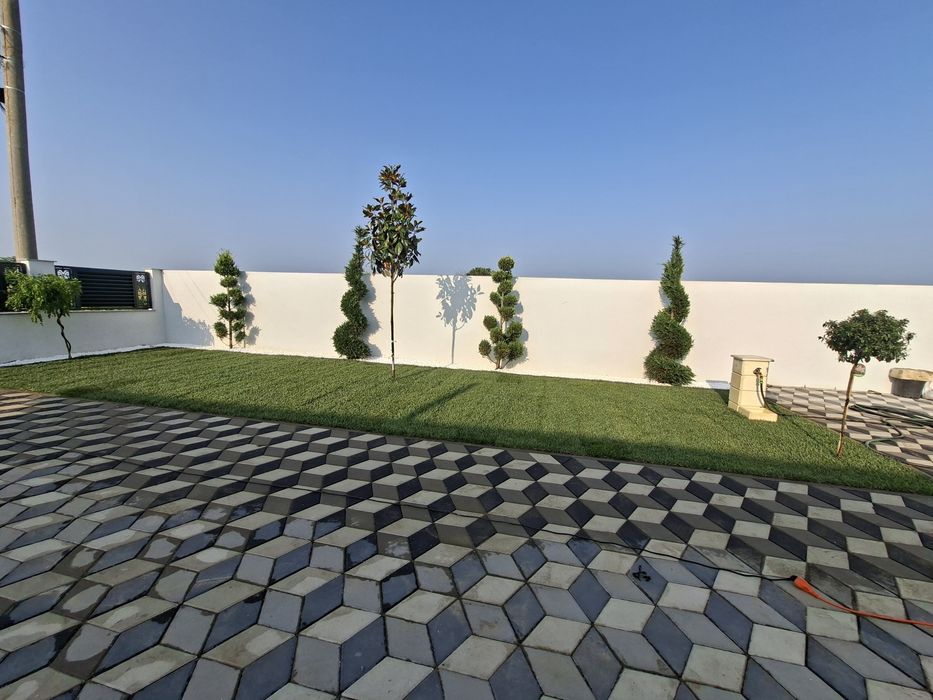 Amenajări grădini cu gazon si sistem de irigat