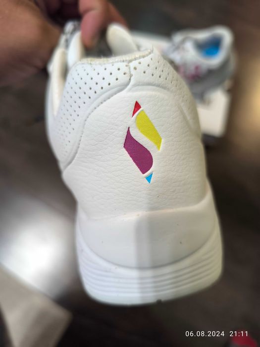 Обувки скечърс. Като нови