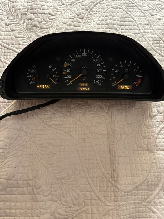 Щиток приборов мерседес