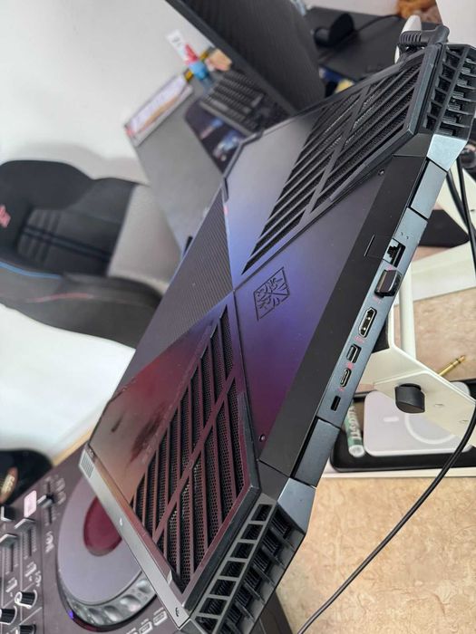 Геймърски лаптоп OMEN by HP 15-dc1516na