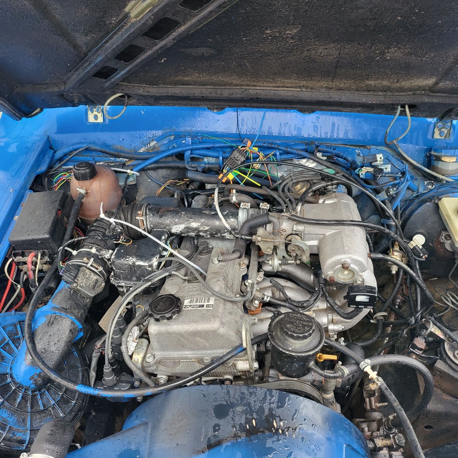 vând aro 242 motor toyota