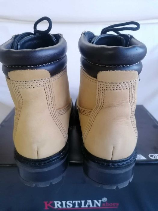 Боти зимни  естествена кожа  25  лв