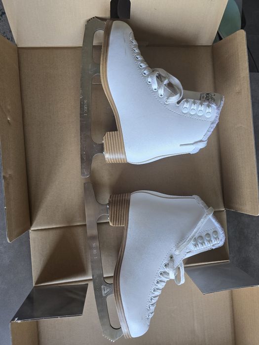 Коньки спортивные