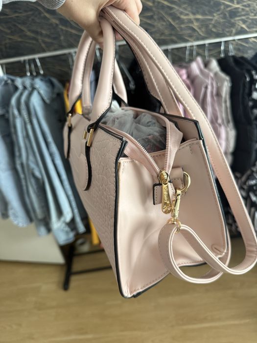 Sfeter dama cu nasturi, culoare bej