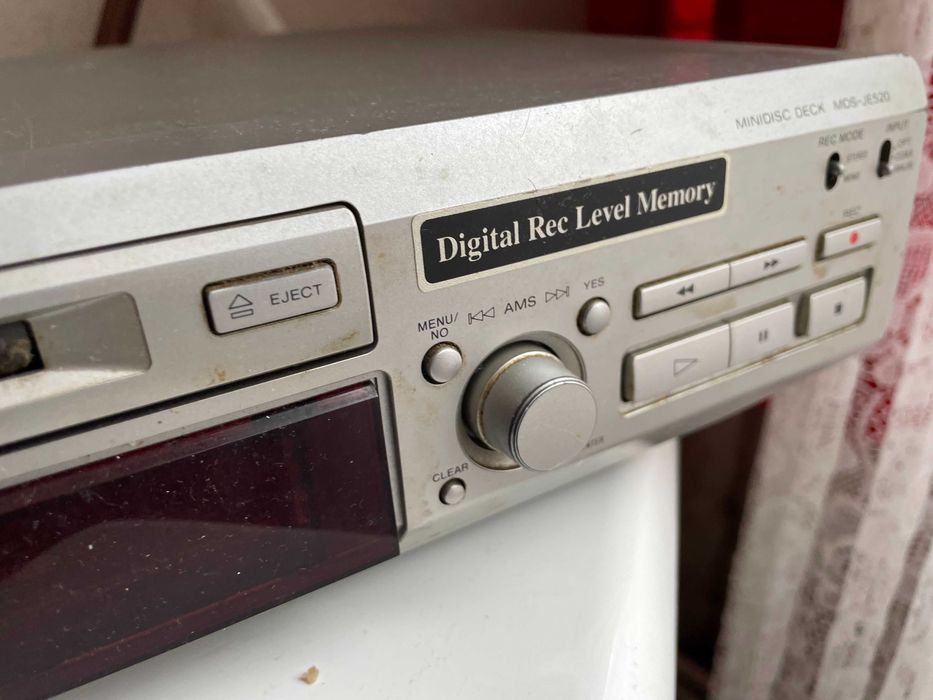 Vând Sony MiniDisc Deck MDS‑JE520.