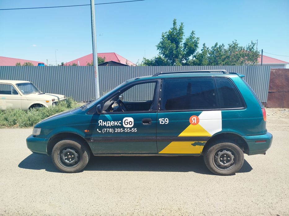 Mitsubishi space runner 1992