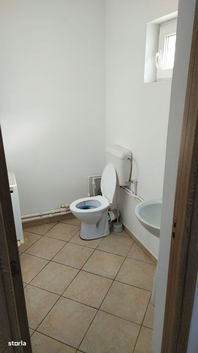 De inchiriat spatiu comercial 33 mp + dependinte