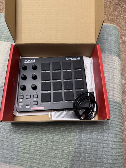 Продам Akai MPD 216.