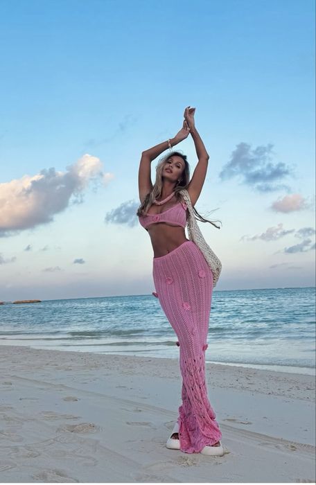 Розовый вязаный комплект