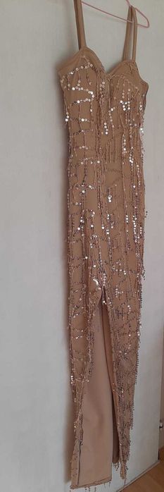 Елегантна рокля с паети