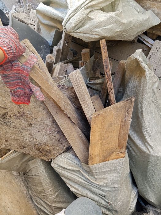 Отын,ағаш кеуіп тұрған отындар бар