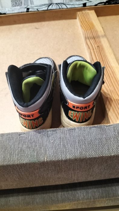 Продам ботинки  на 7-9 лет.