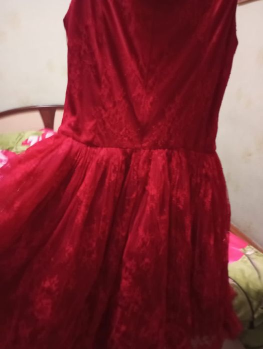 Срочно продается платье фирменное покупали в Москве