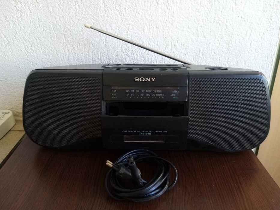Vând piesele de schimb Philips și Sony din fotografii.