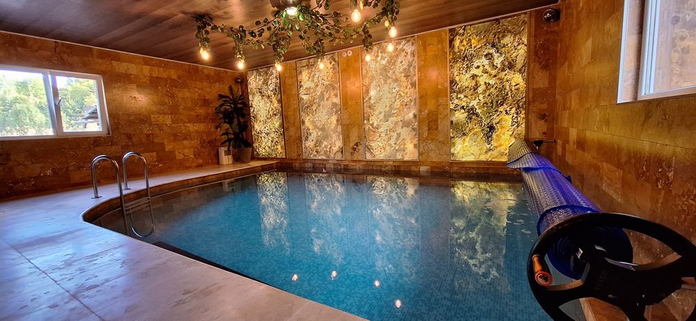 Cabana de inchiriat cu piscina interioara spa ciubar maxim 16 adulti