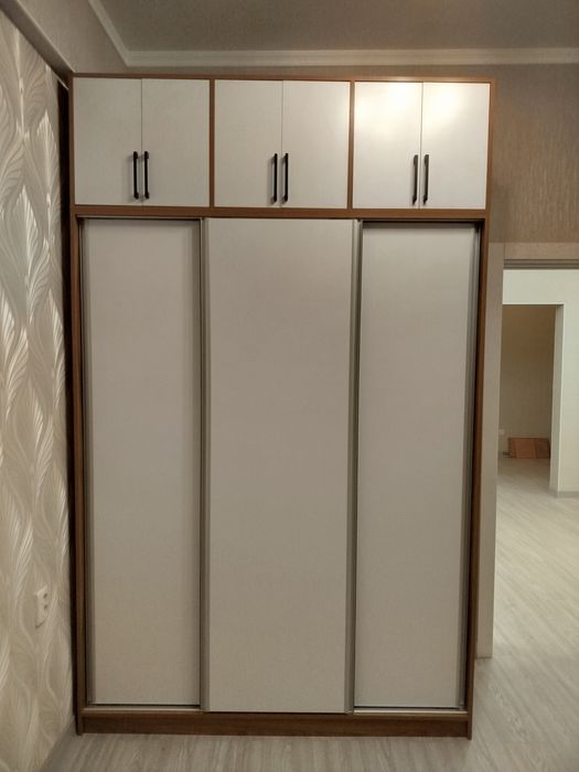 Шкаф hi-tech комбинированный цвет из материала ЛДСП