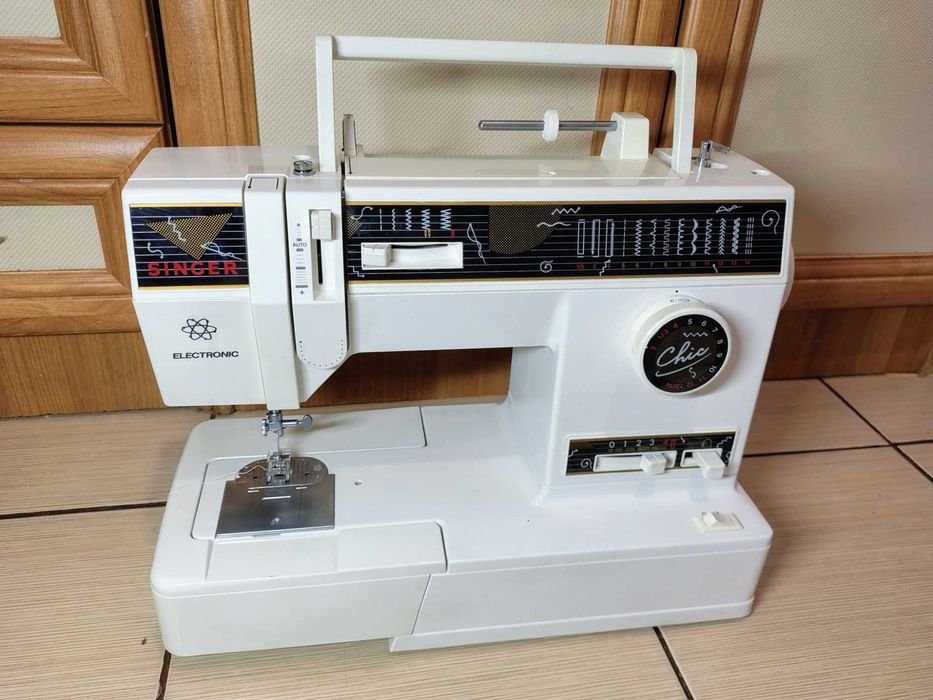 Mașina de cusut Singer 4662