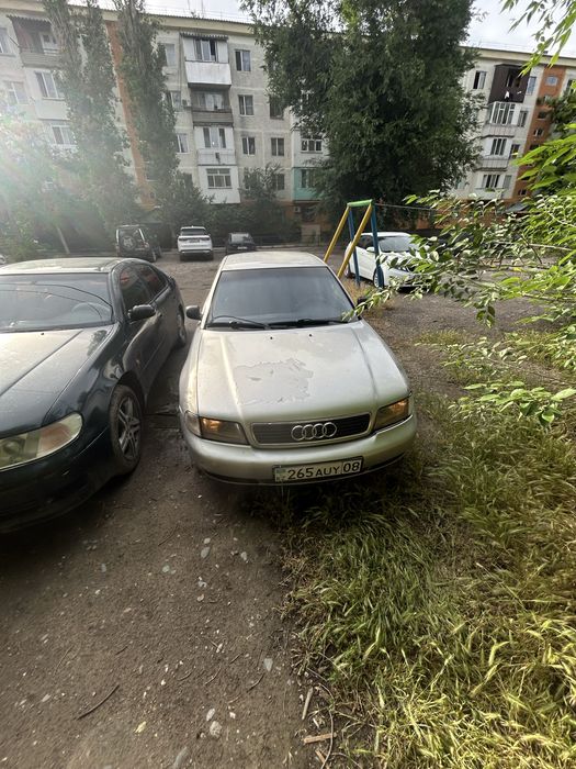 Ауди а4  прлдам 1995