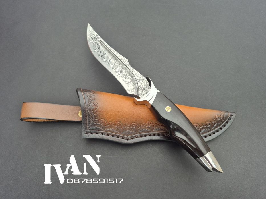 Японски ловен нож от дамаска стомана и сърцевина VG10 с кожена кания