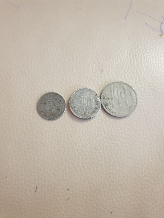 Vând monede pentru colecționari
