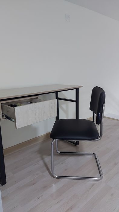 Письменный стол и стул