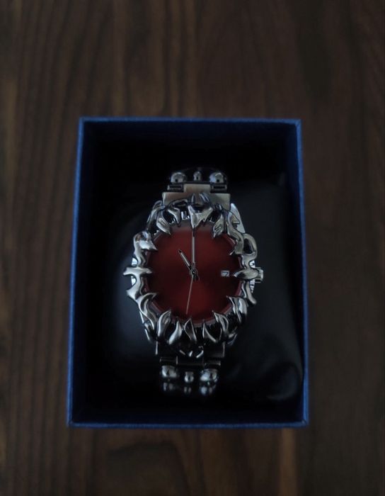 Часы Alabaster красные